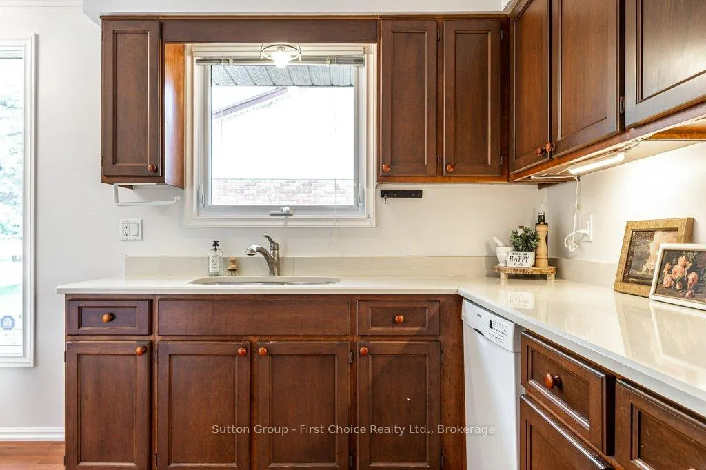 Photo 18 of 488 Castlegrove Boulevard, London, North K — HOMEH