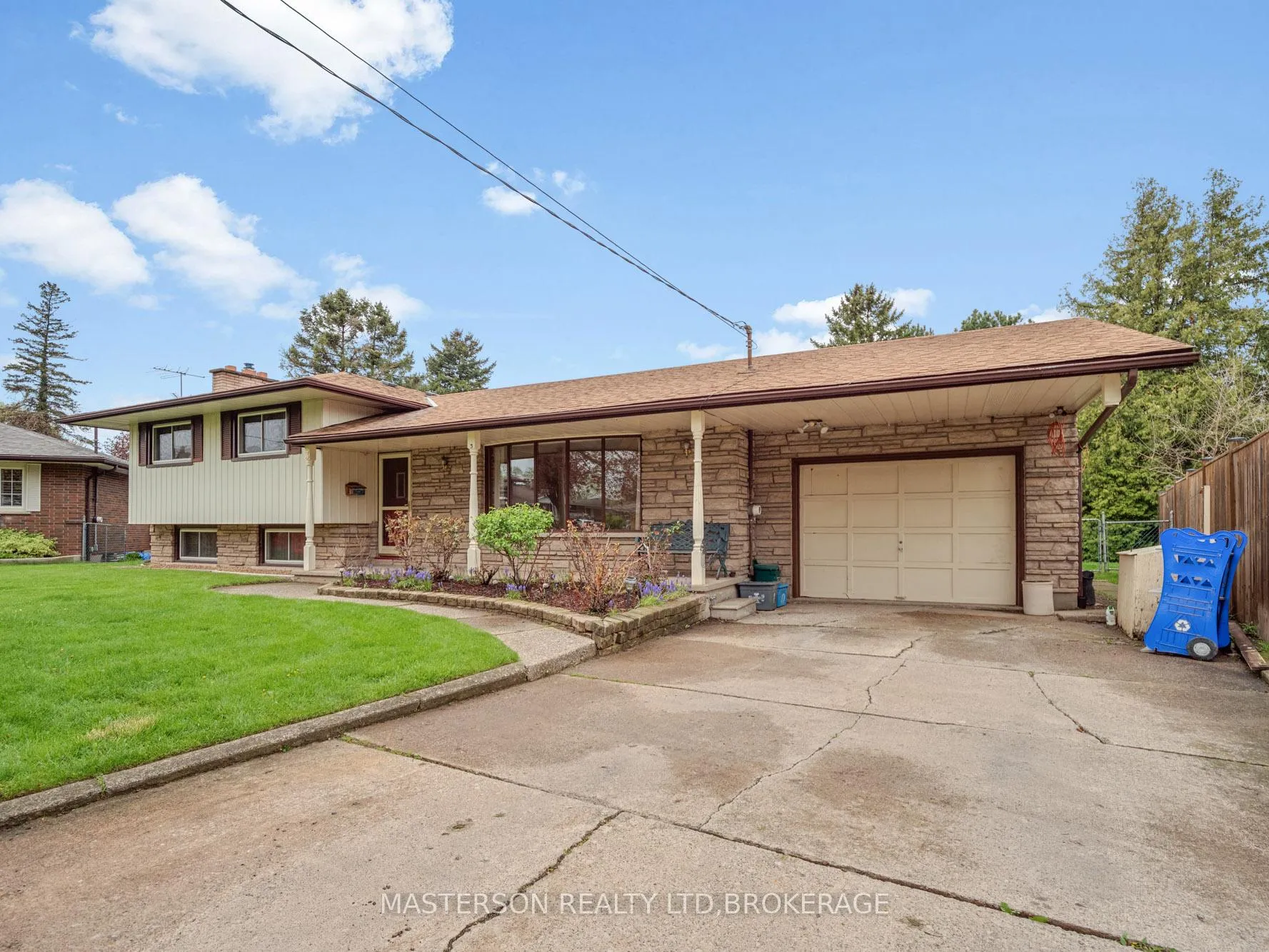 Photo 2 of 3 Star Circle, St. Catharines, Bunting/Linwell — HOMEH