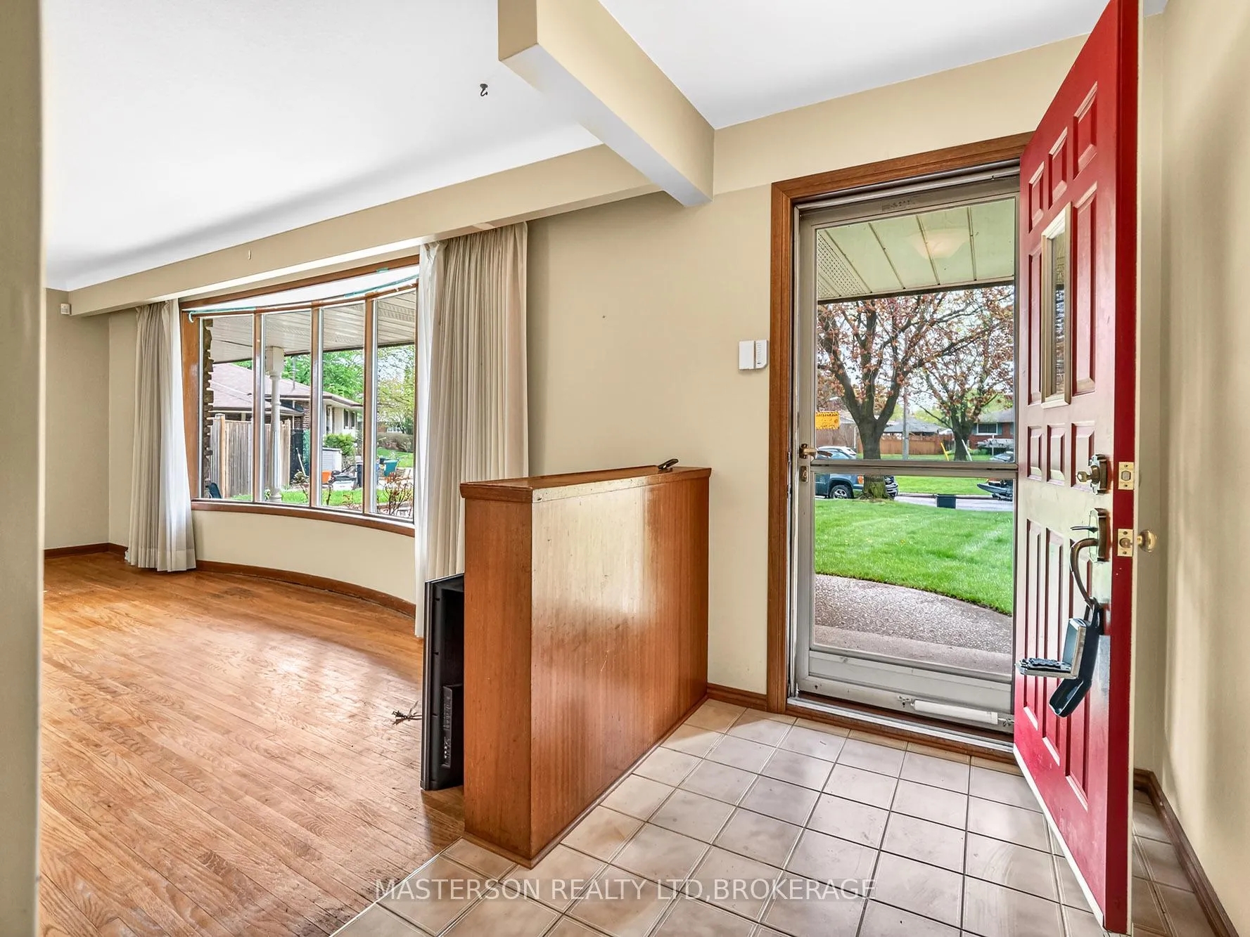 Photo 4 of 3 Star Circle, St. Catharines, Bunting/Linwell — HOMEH