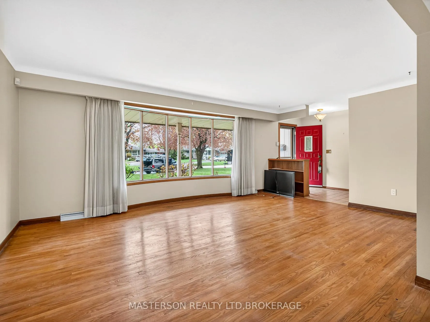 Photo 6 of 3 Star Circle, St. Catharines, Bunting/Linwell — HOMEH