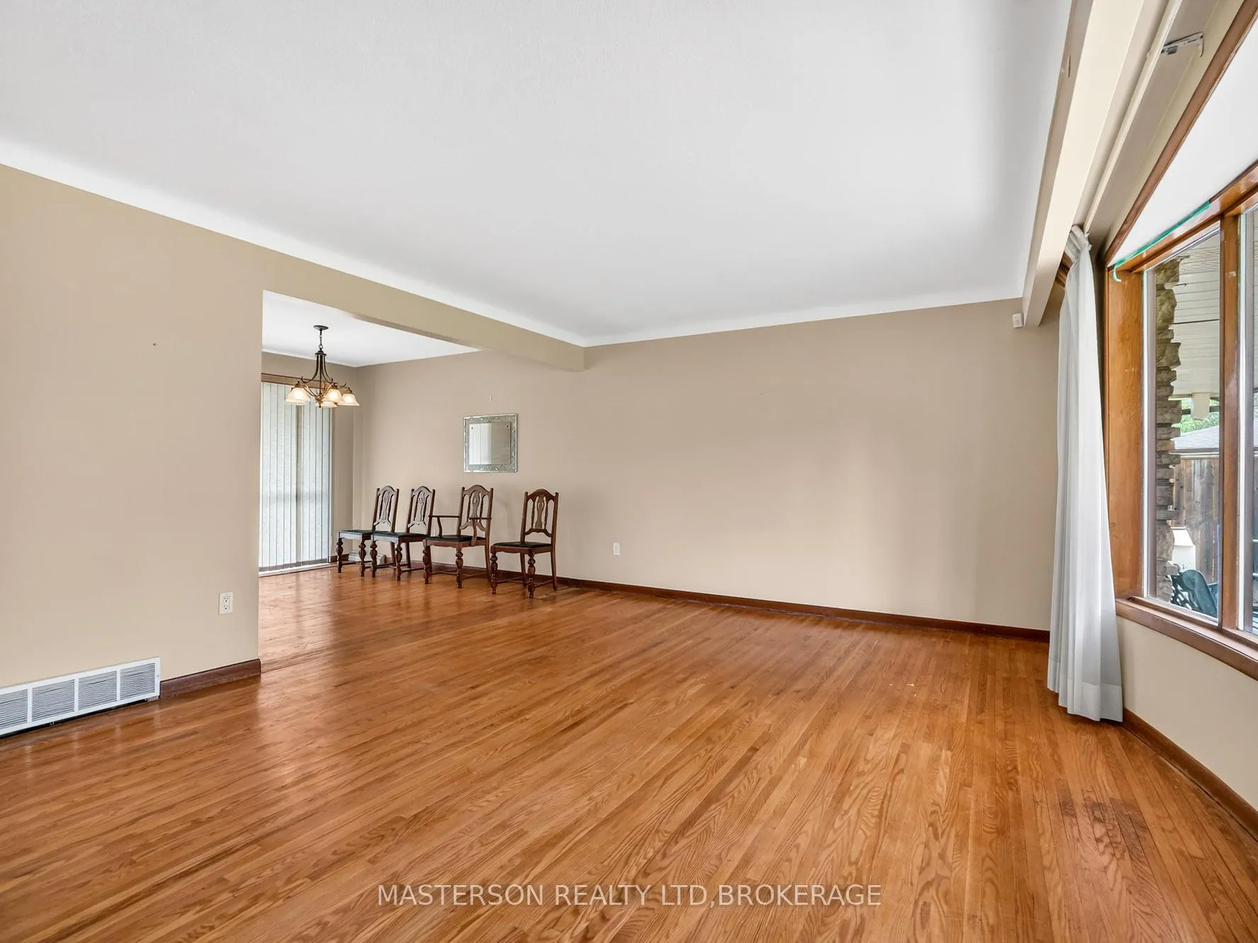 Photo 9 of 3 Star Circle, St. Catharines, Bunting/Linwell — HOMEH