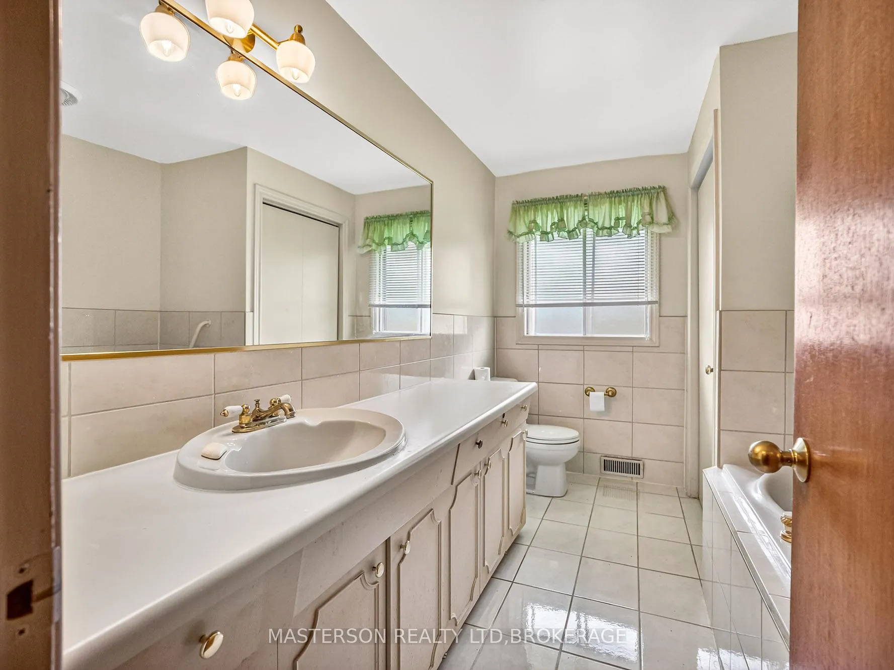 Photo 16 of 3 Star Circle, St. Catharines, Bunting/Linwell — HOMEH