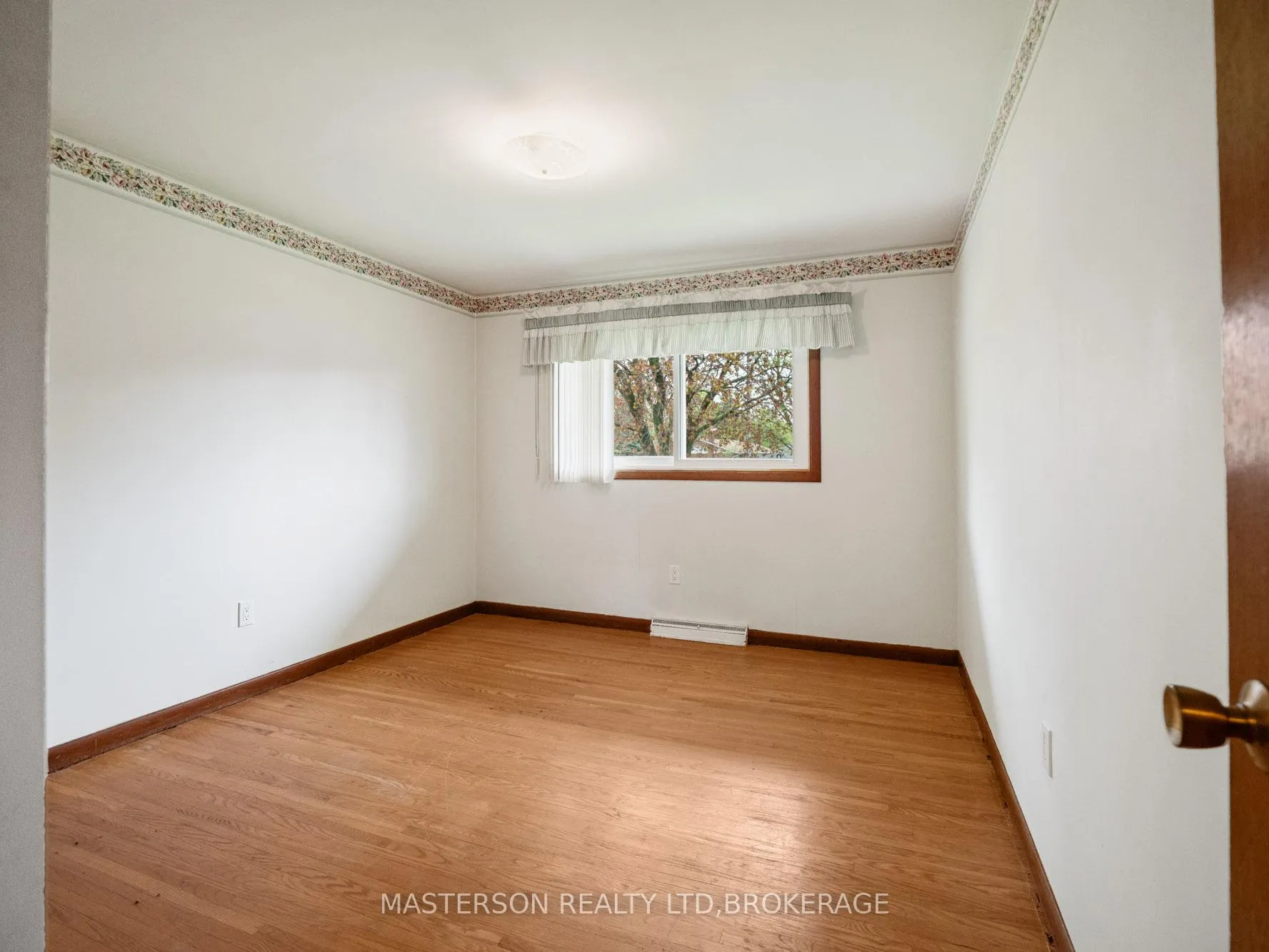 Photo 17 of 3 Star Circle, St. Catharines, Bunting/Linwell — HOMEH