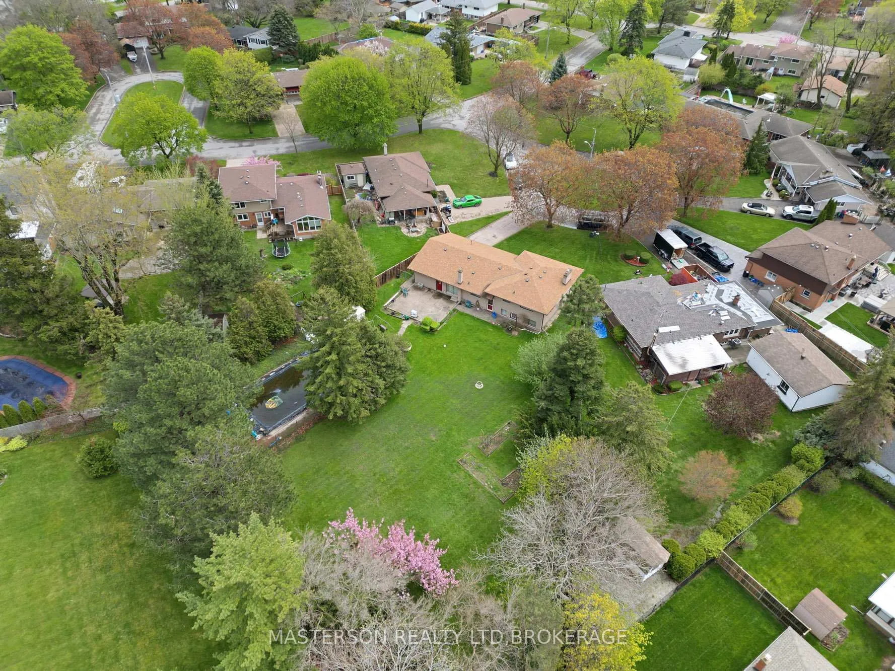 Photo 39 of 3 Star Circle, St. Catharines, Bunting/Linwell — HOMEH