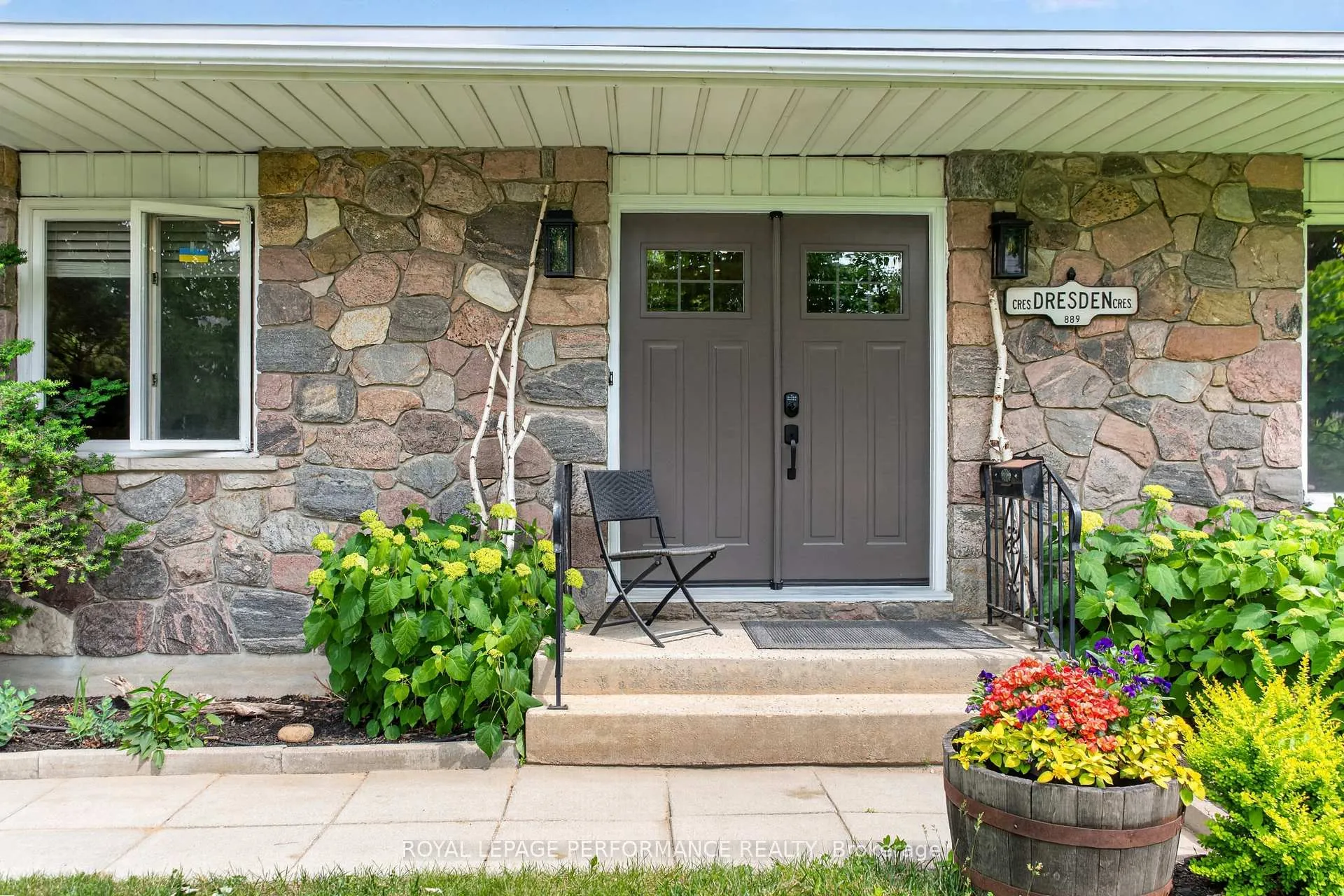 Photo 3 of 889 Dresden Crescent, Ottawa, Whitehaven — HOMEH