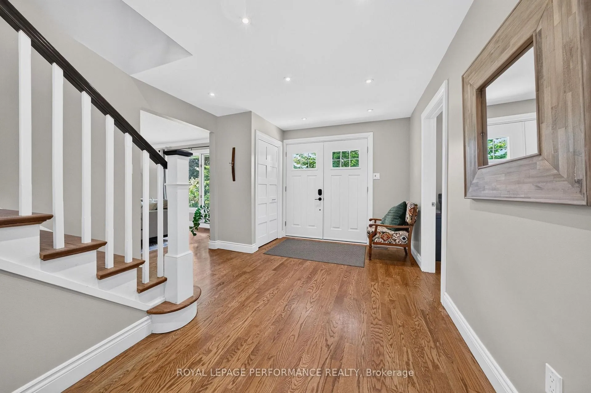 Photo 4 of 889 Dresden Crescent, Ottawa, Whitehaven — HOMEH