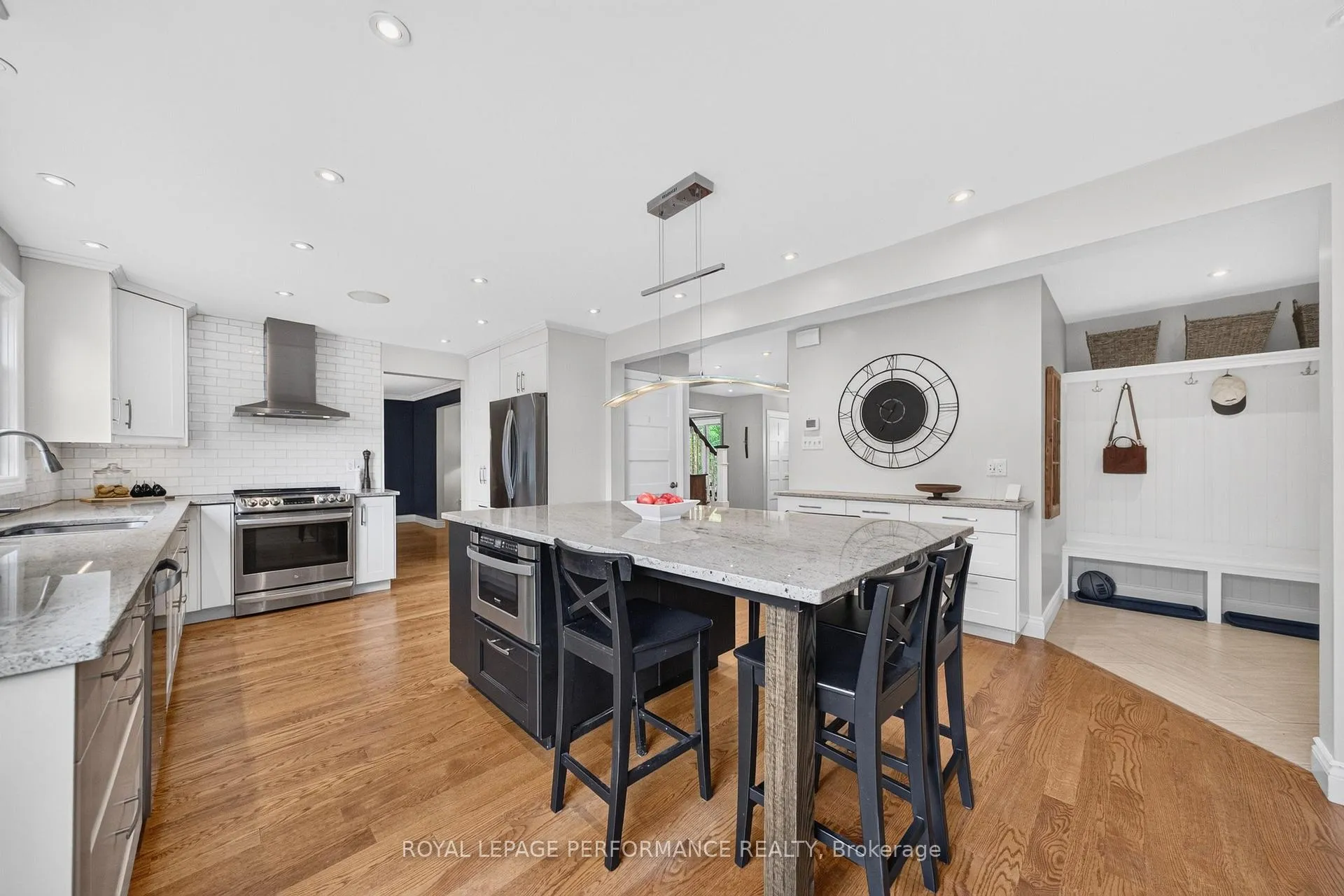 Photo 11 of 889 Dresden Crescent, Ottawa, Whitehaven — HOMEH