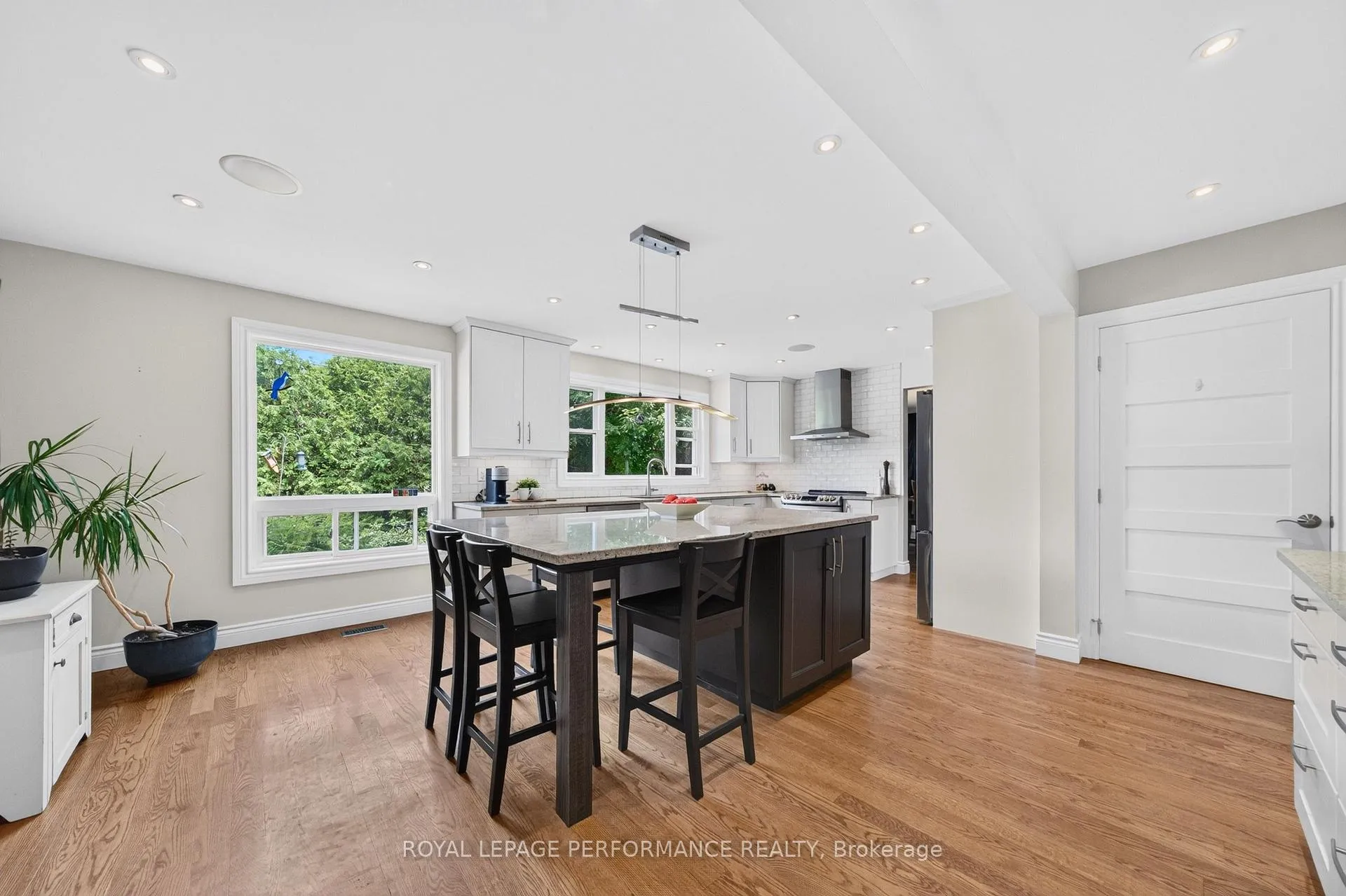Photo 13 of 889 Dresden Crescent, Ottawa, Whitehaven — HOMEH