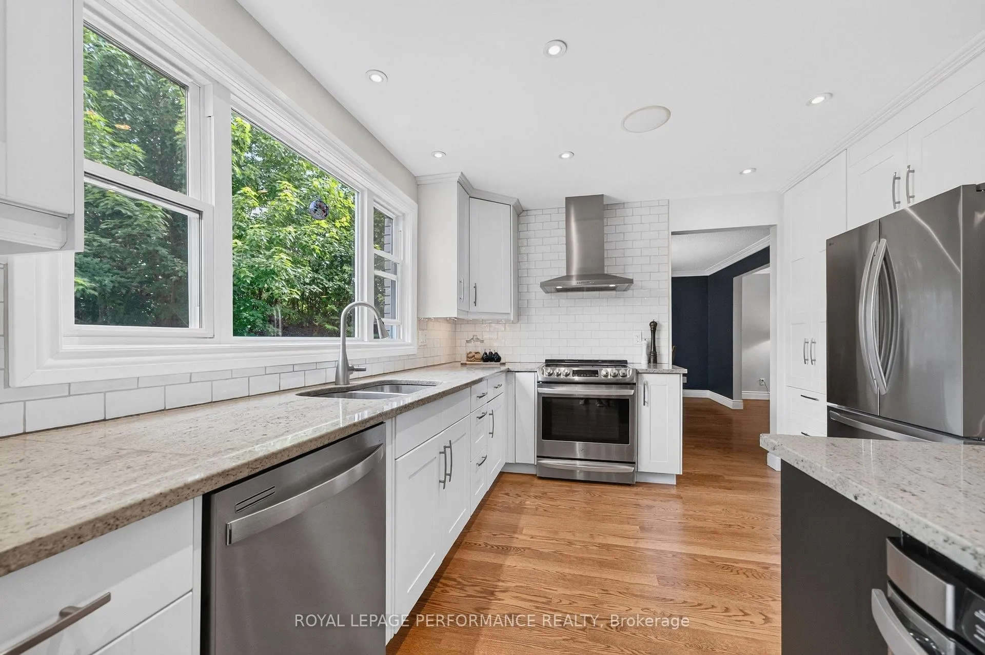 Photo 14 of 889 Dresden Crescent, Ottawa, Whitehaven — HOMEH
