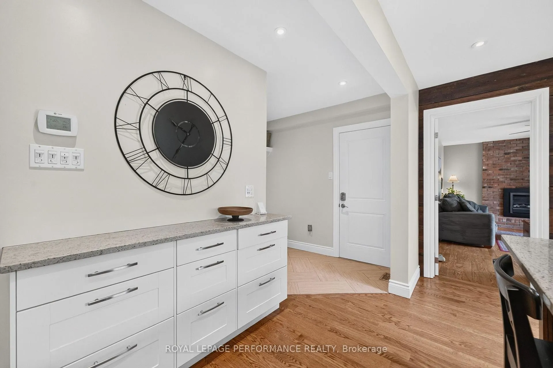 Photo 18 of 889 Dresden Crescent, Ottawa, Whitehaven — HOMEH