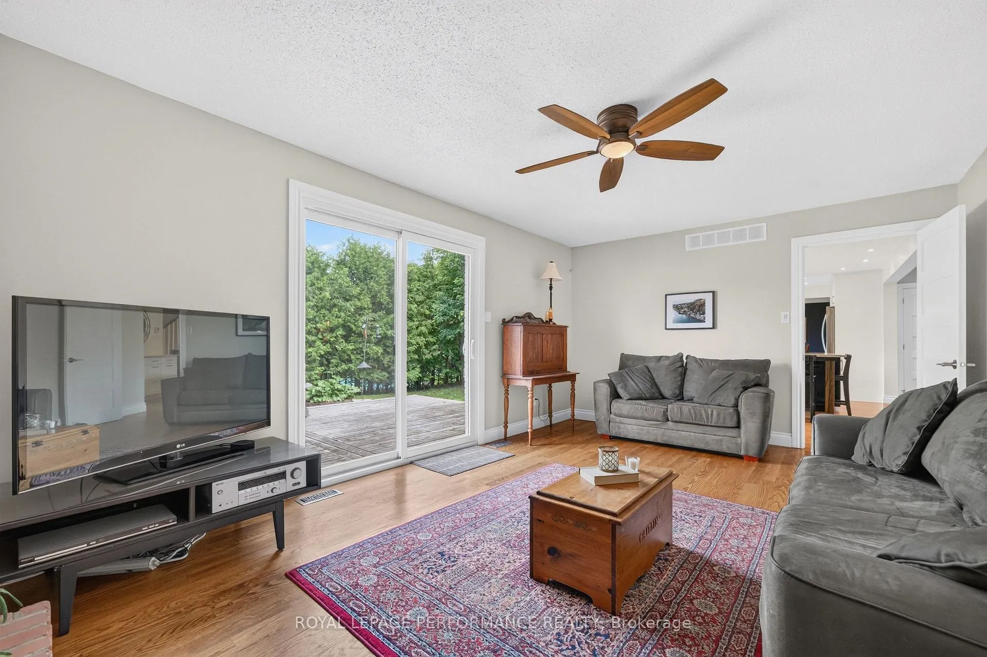Photo 21 of 889 Dresden Crescent, Ottawa, Whitehaven — HOMEH