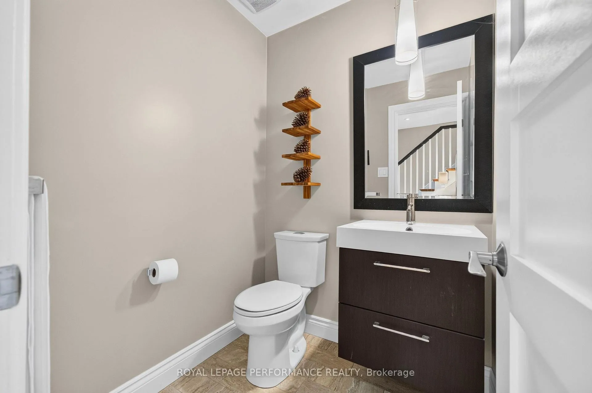 Photo 22 of 889 Dresden Crescent, Ottawa, Whitehaven — HOMEH