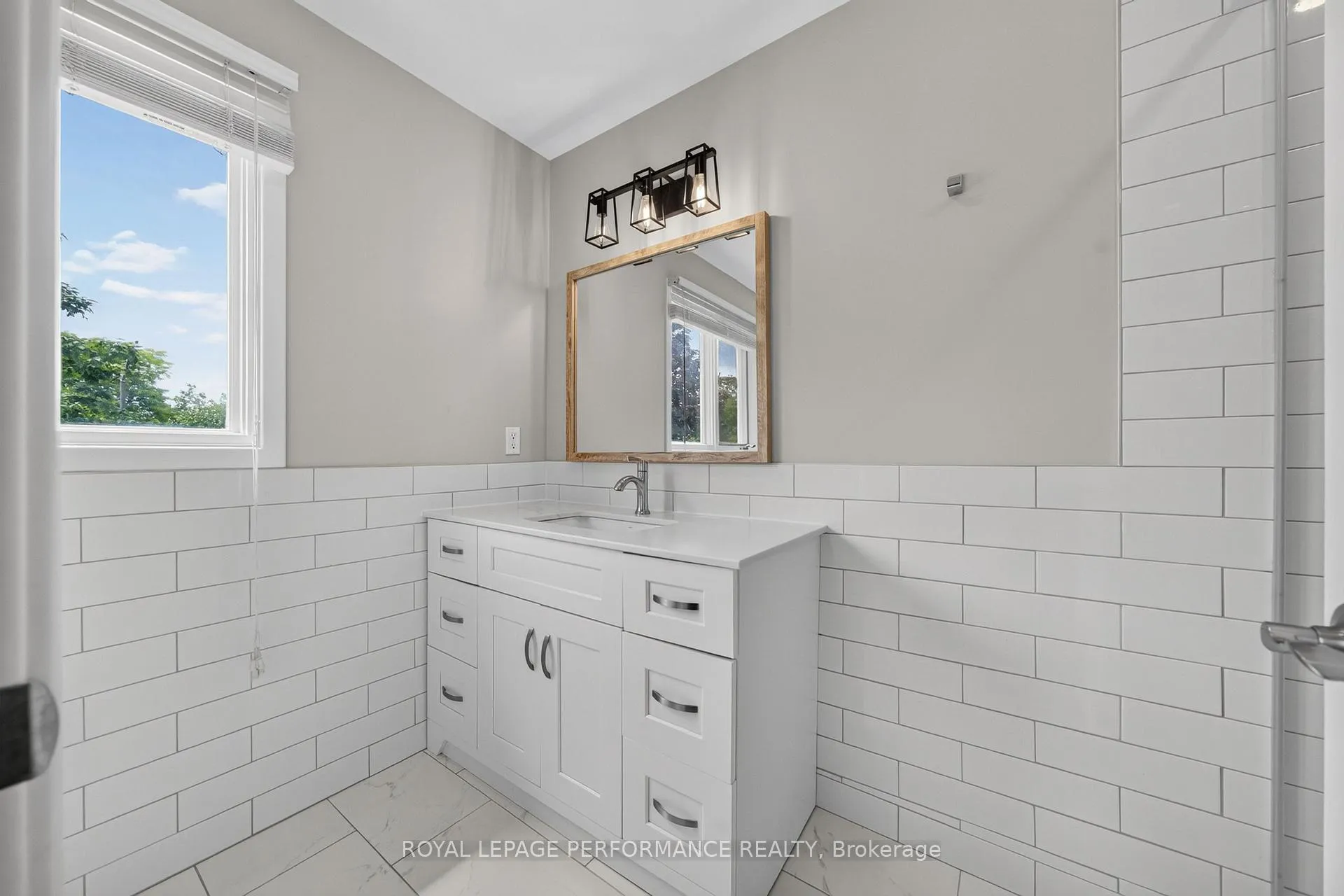 Photo 29 of 889 Dresden Crescent, Ottawa, Whitehaven — HOMEH
