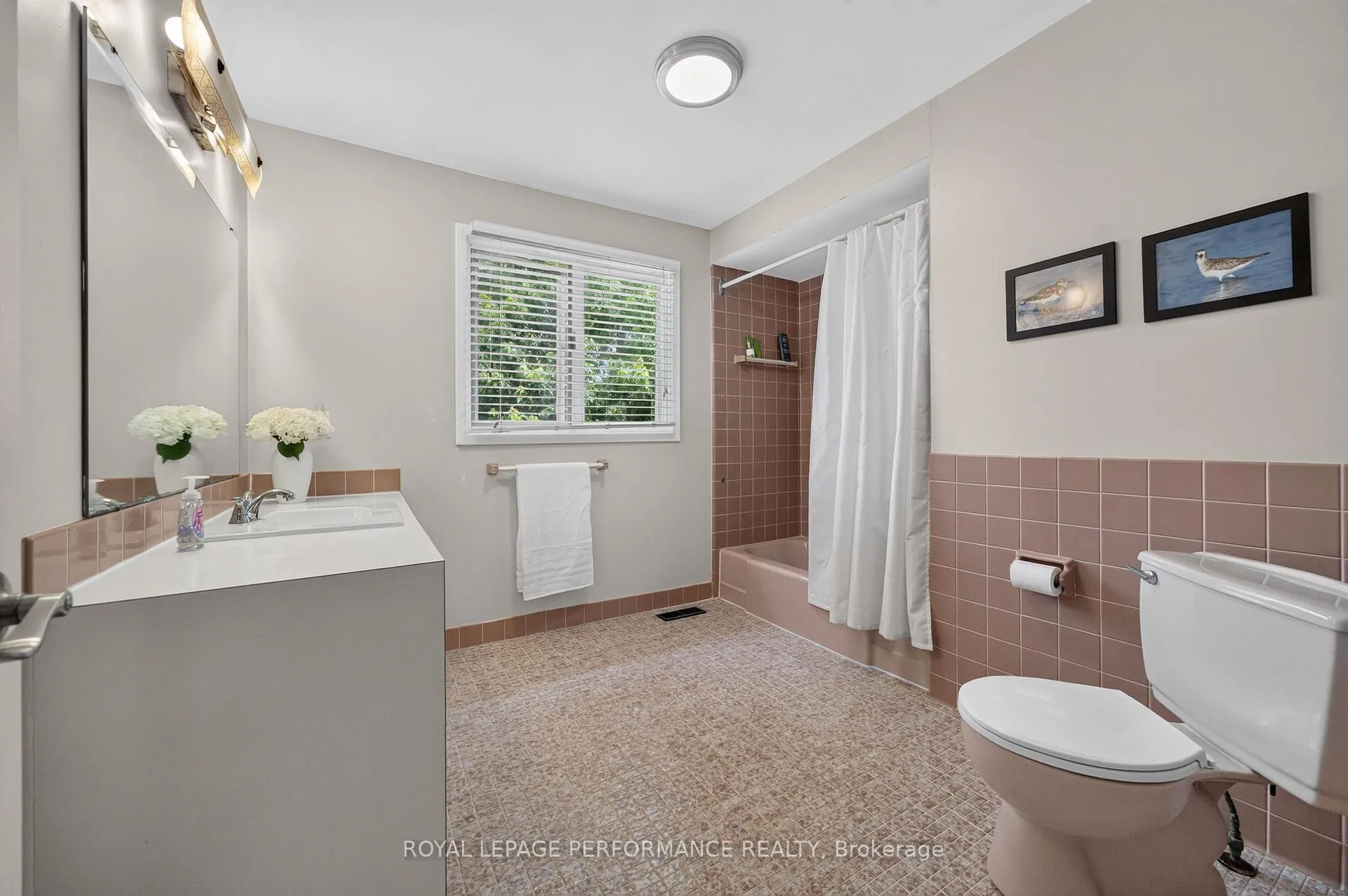 Photo 33 of 889 Dresden Crescent, Ottawa, Whitehaven — HOMEH