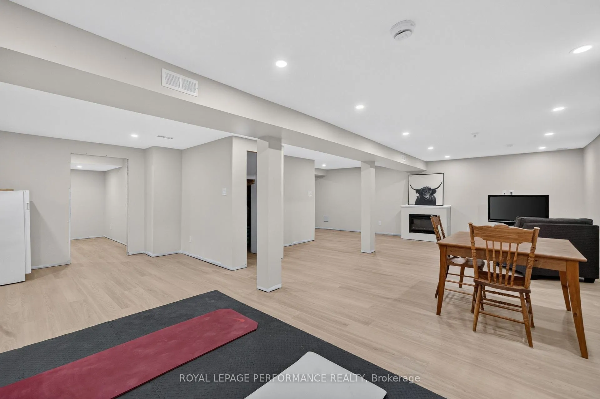 Photo 36 of 889 Dresden Crescent, Ottawa, Whitehaven — HOMEH