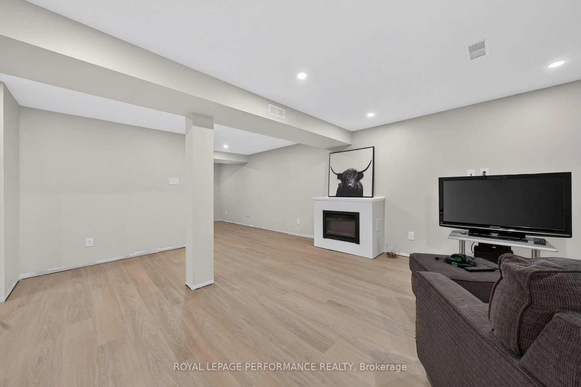 Photo 38 of 889 Dresden Crescent, Ottawa, Whitehaven — HOMEH