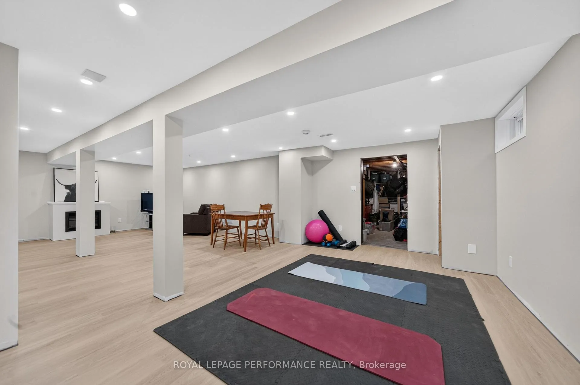 Photo 39 of 889 Dresden Crescent, Ottawa, Whitehaven — HOMEH