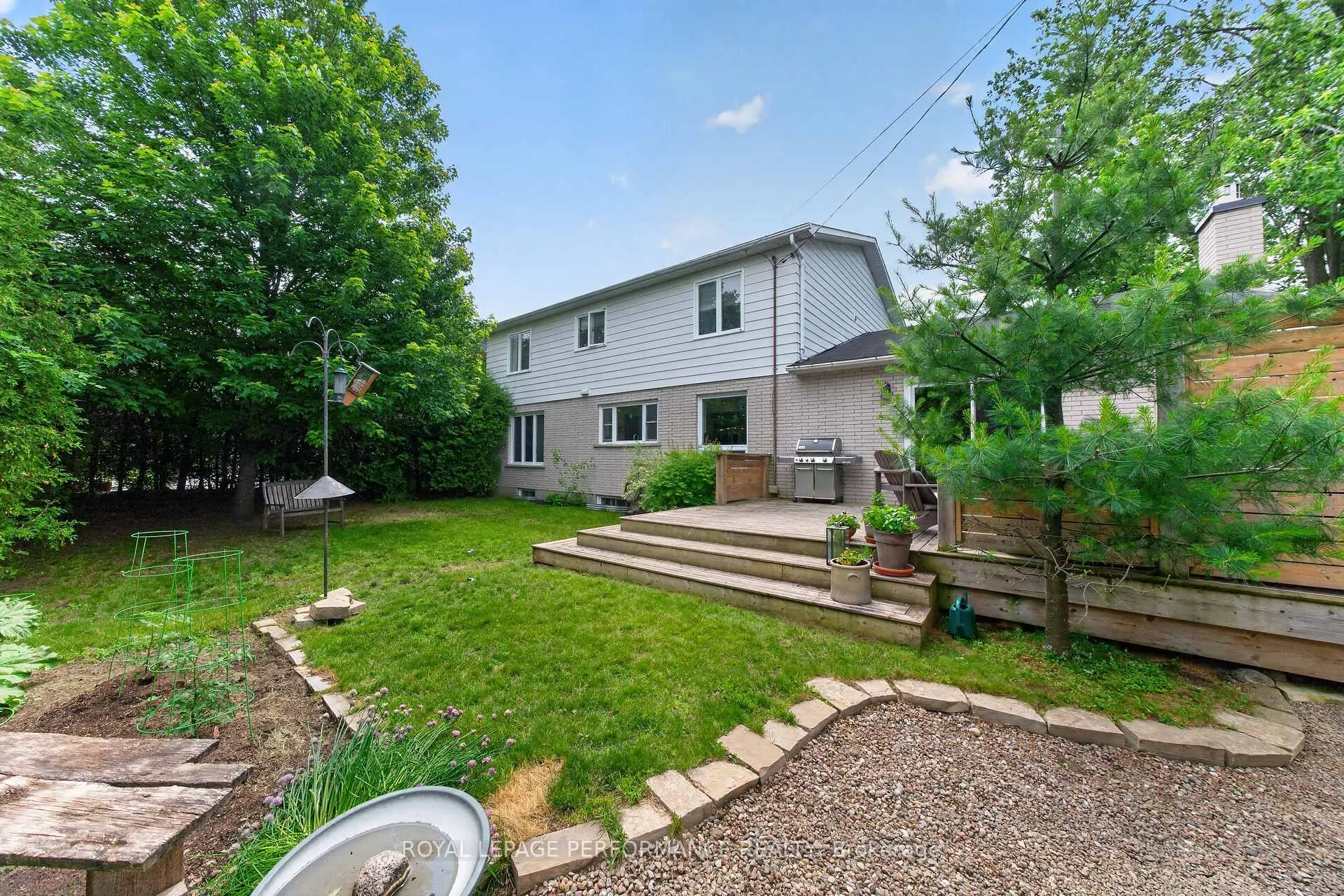Photo 46 of 889 Dresden Crescent, Ottawa, Whitehaven — HOMEH