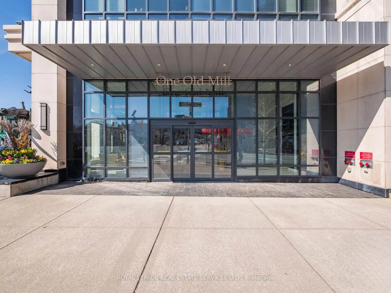 Photo 3 of Unit 225, 1 Old Mill Drive, Toronto, High Park-Swansea — HOMEH