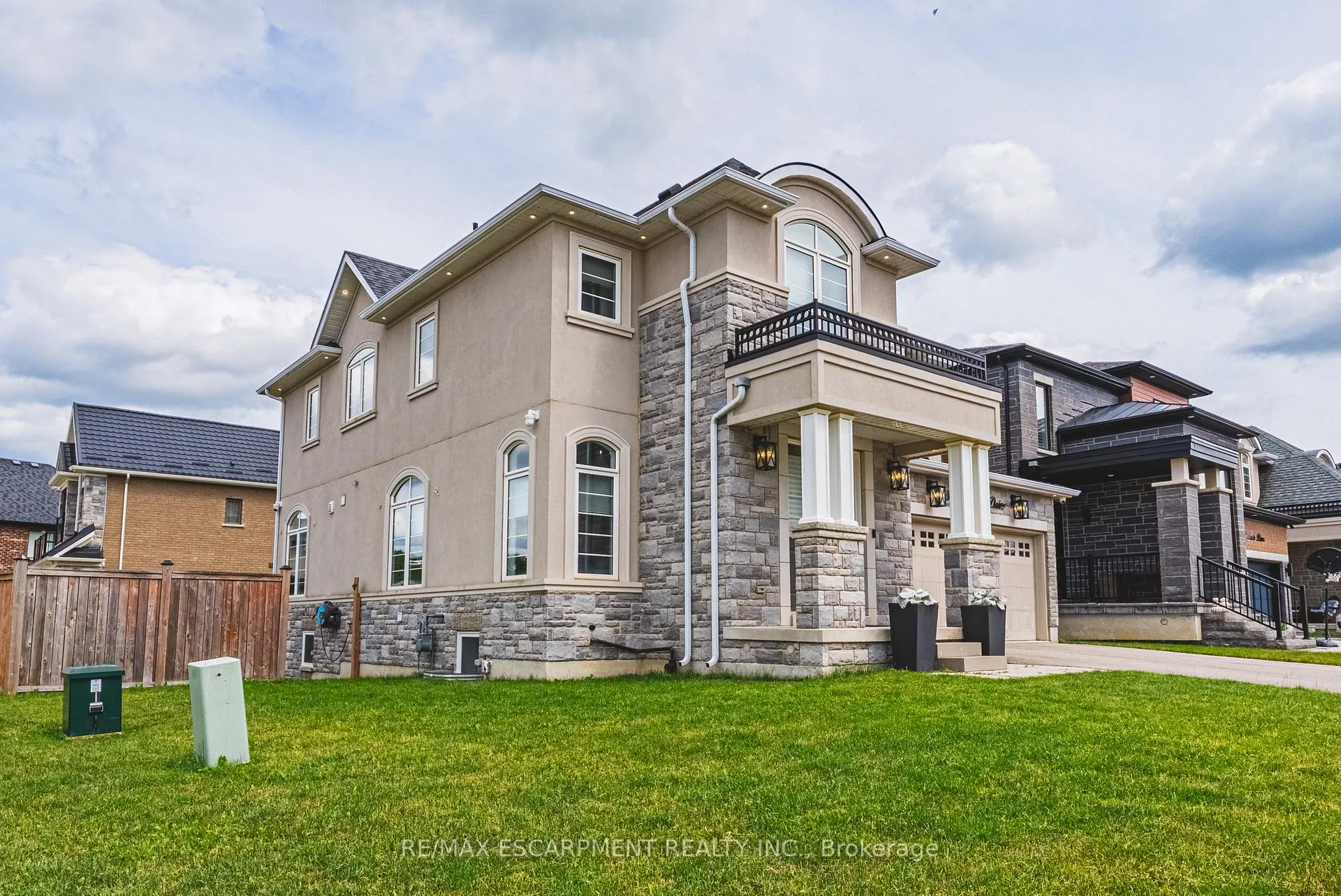 Photo 1 of 55 Robarts Drive, Hamilton, Meadowlands — HOMEH