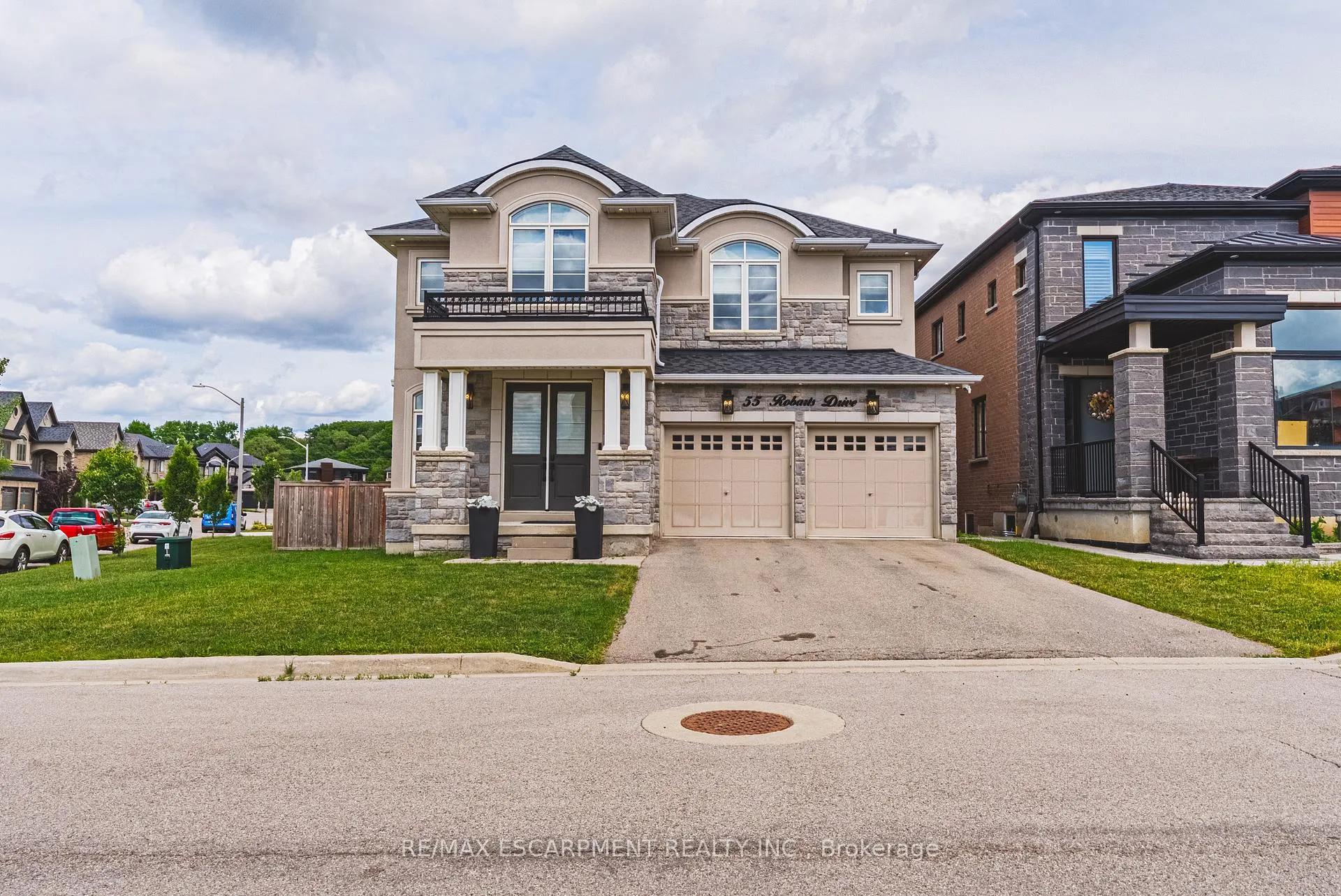 Photo 2 of 55 Robarts Drive, Hamilton, Meadowlands — HOMEH