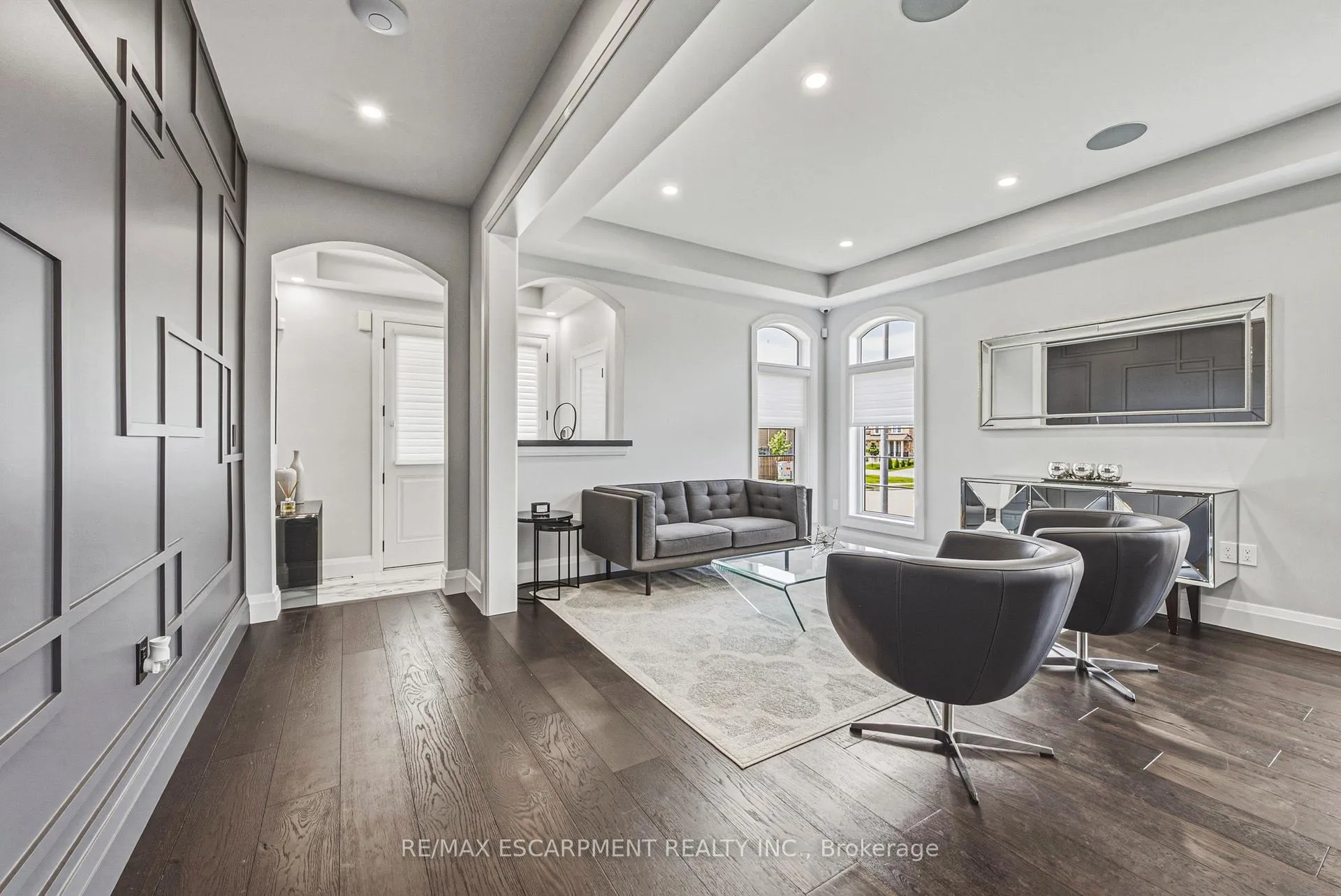 Photo 4 of 55 Robarts Drive, Hamilton, Meadowlands — HOMEH