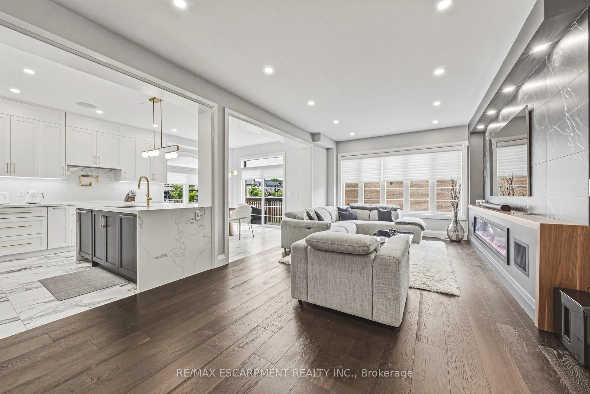Photo 9 of 55 Robarts Drive, Hamilton, Meadowlands — HOMEH
