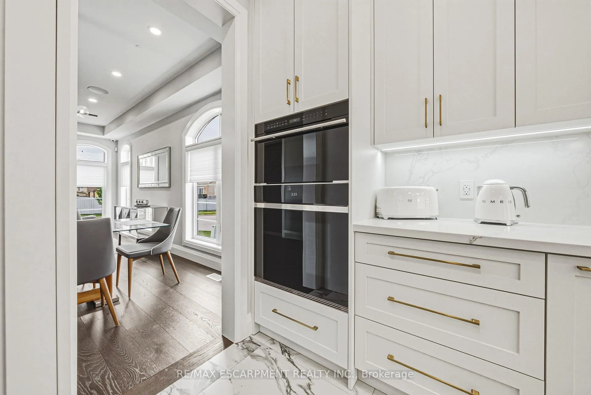 Photo 15 of 55 Robarts Drive, Hamilton, Meadowlands — HOMEH