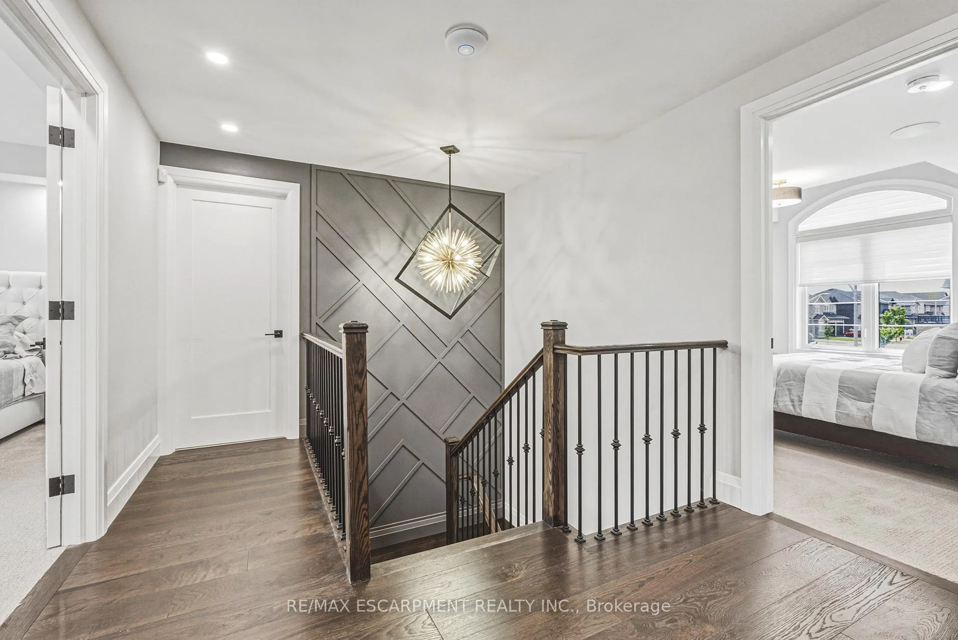 Photo 21 of 55 Robarts Drive, Hamilton, Meadowlands — HOMEH