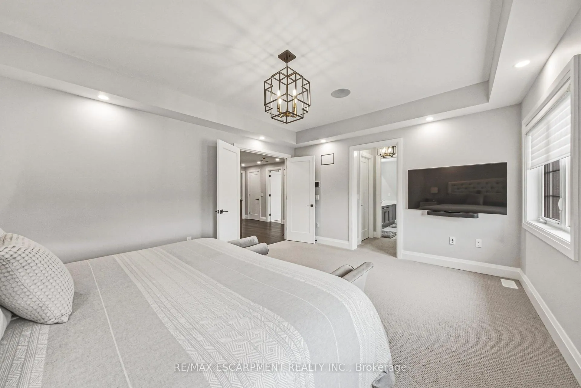 Photo 23 of 55 Robarts Drive, Hamilton, Meadowlands — HOMEH