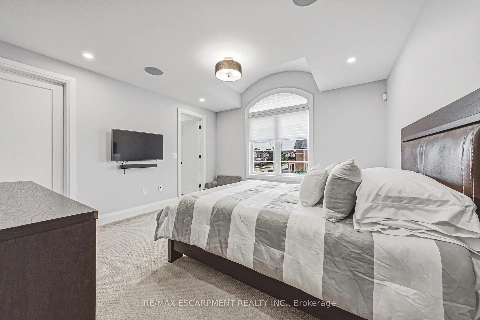 Photo 26 of 55 Robarts Drive, Hamilton, Meadowlands — HOMEH