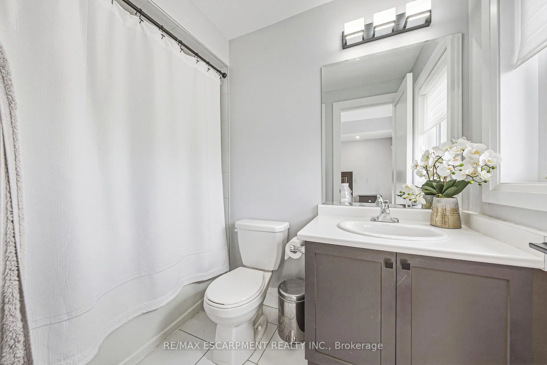 Photo 28 of 55 Robarts Drive, Hamilton, Meadowlands — HOMEH