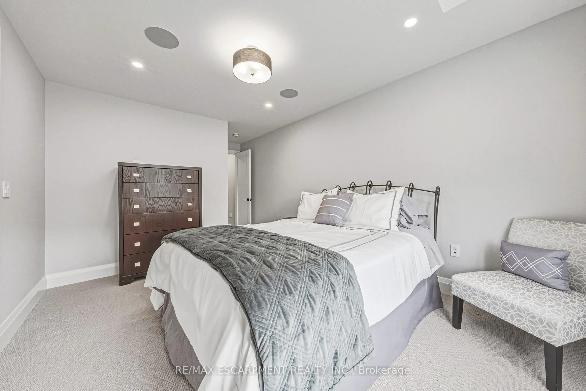 Photo 30 of 55 Robarts Drive, Hamilton, Meadowlands — HOMEH