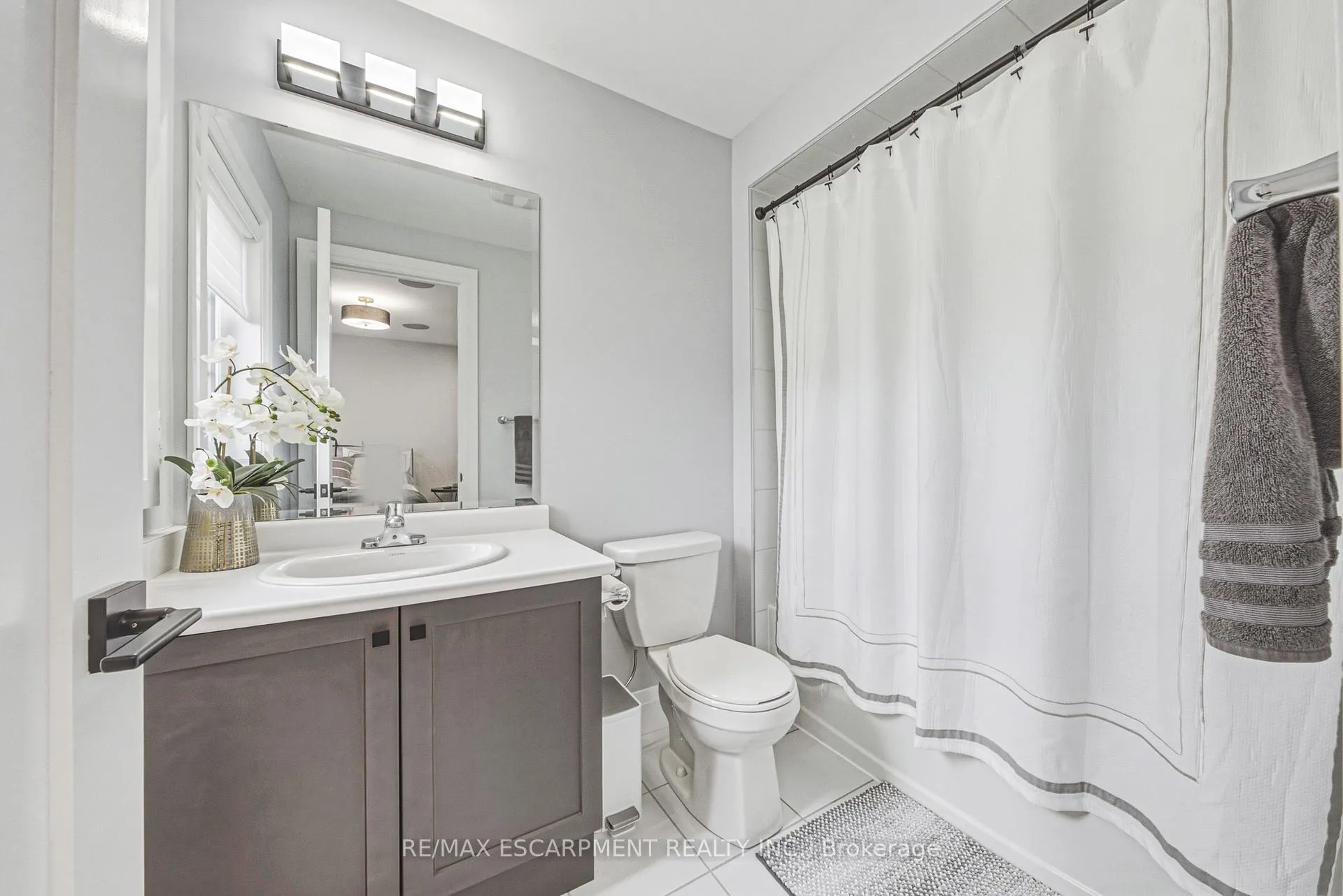 Photo 31 of 55 Robarts Drive, Hamilton, Meadowlands — HOMEH