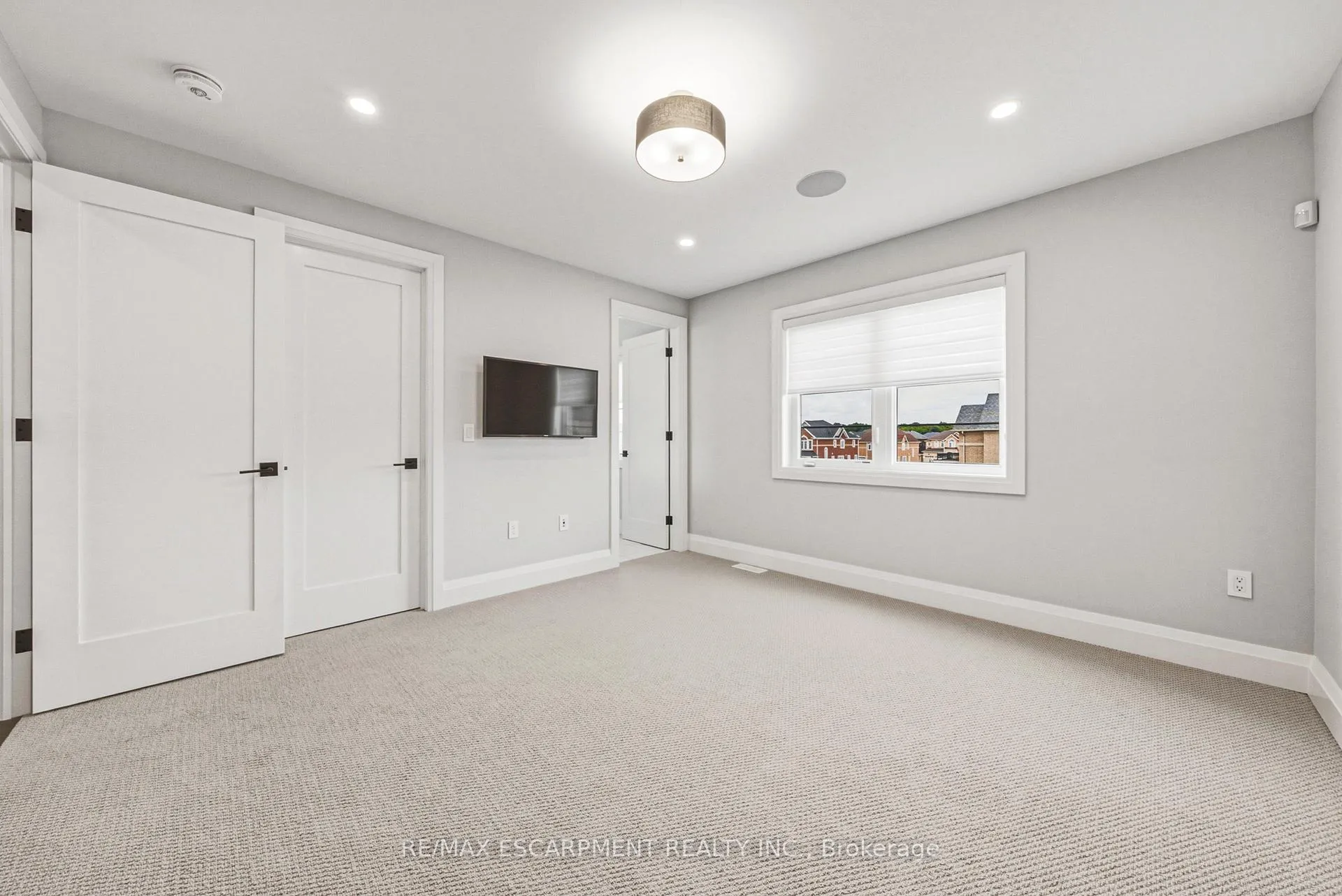 Photo 32 of 55 Robarts Drive, Hamilton, Meadowlands — HOMEH