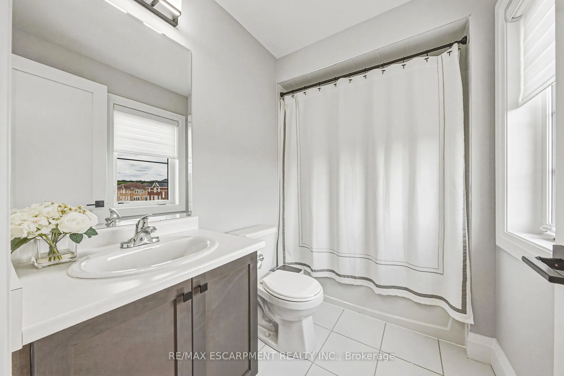Photo 33 of 55 Robarts Drive, Hamilton, Meadowlands — HOMEH