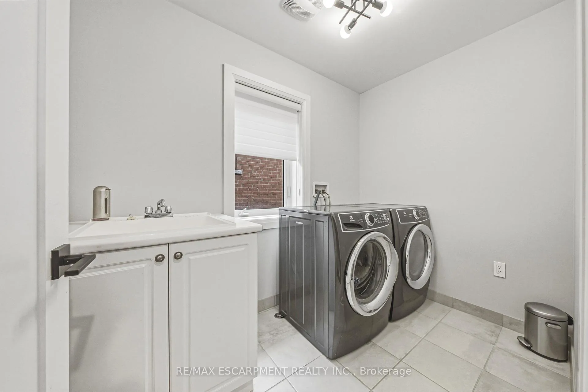 Photo 34 of 55 Robarts Drive, Hamilton, Meadowlands — HOMEH
