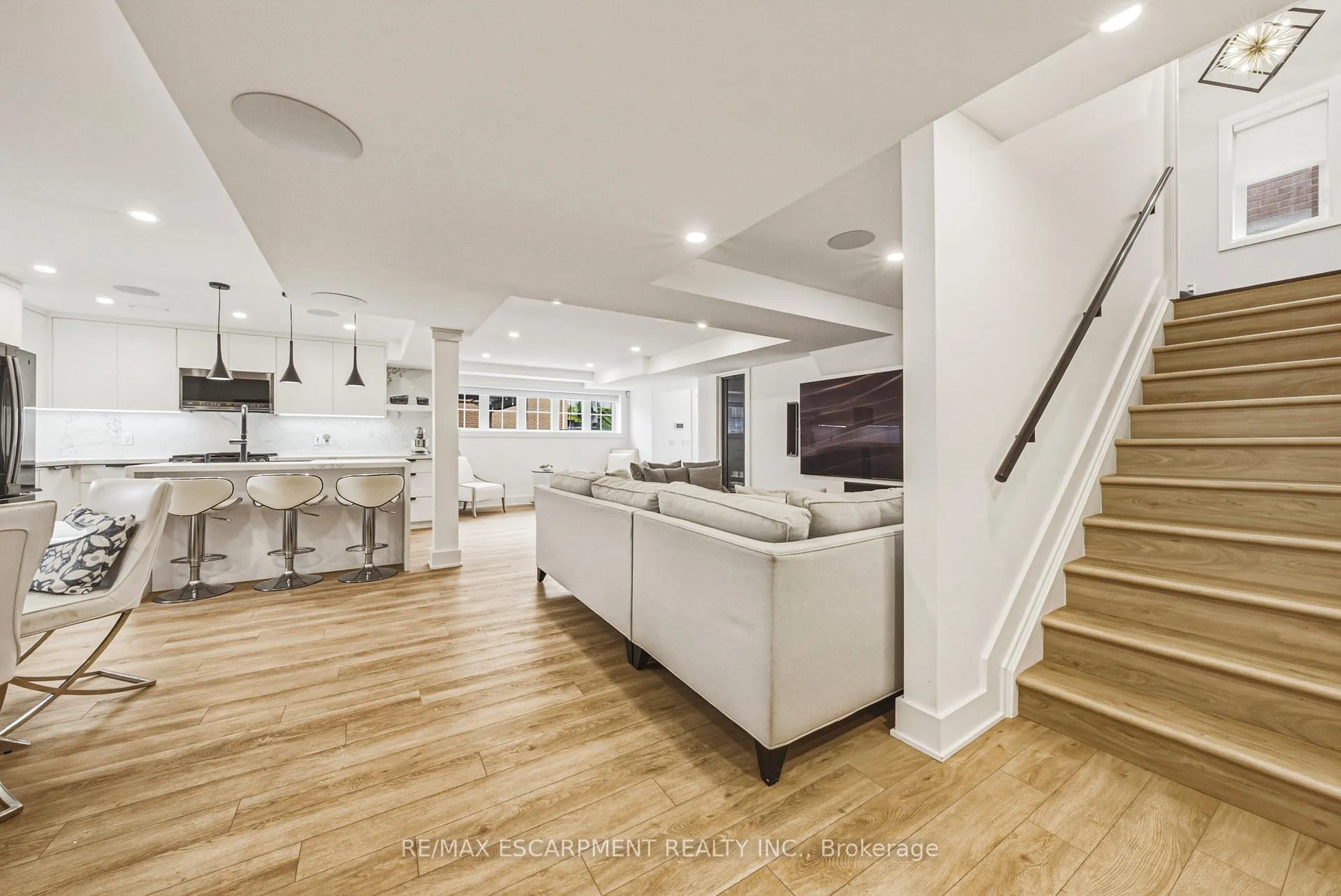 Photo 35 of 55 Robarts Drive, Hamilton, Meadowlands — HOMEH