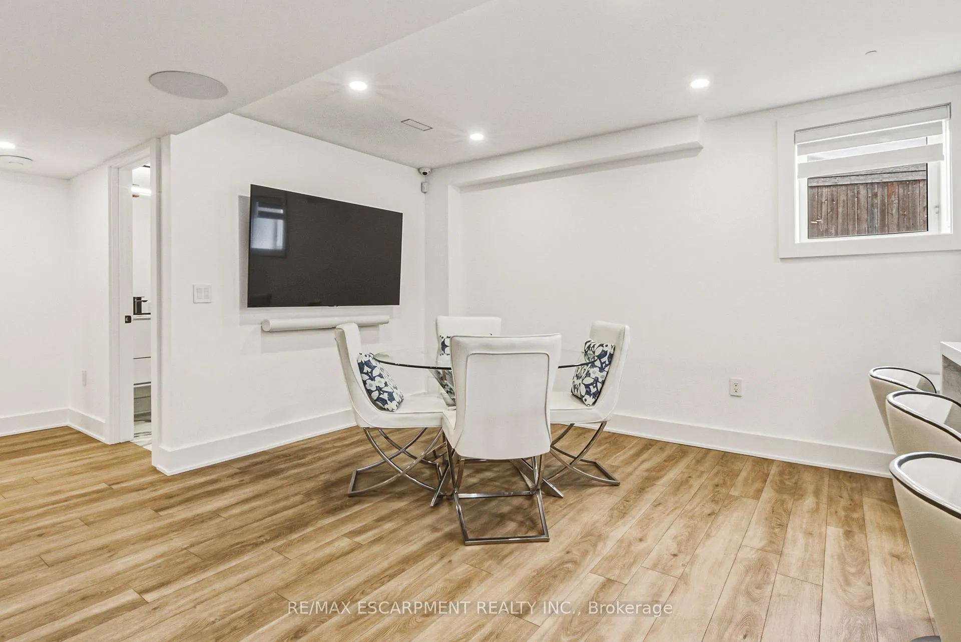 Photo 36 of 55 Robarts Drive, Hamilton, Meadowlands — HOMEH