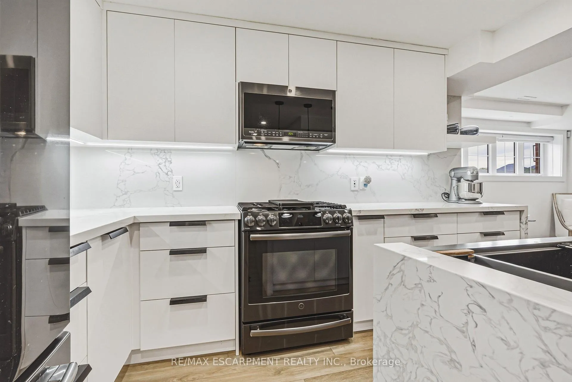 Photo 38 of 55 Robarts Drive, Hamilton, Meadowlands — HOMEH