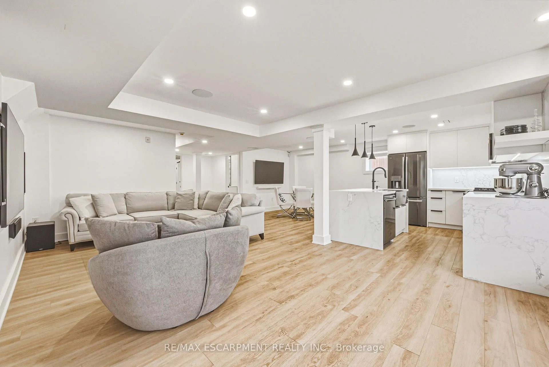 Photo 40 of 55 Robarts Drive, Hamilton, Meadowlands — HOMEH