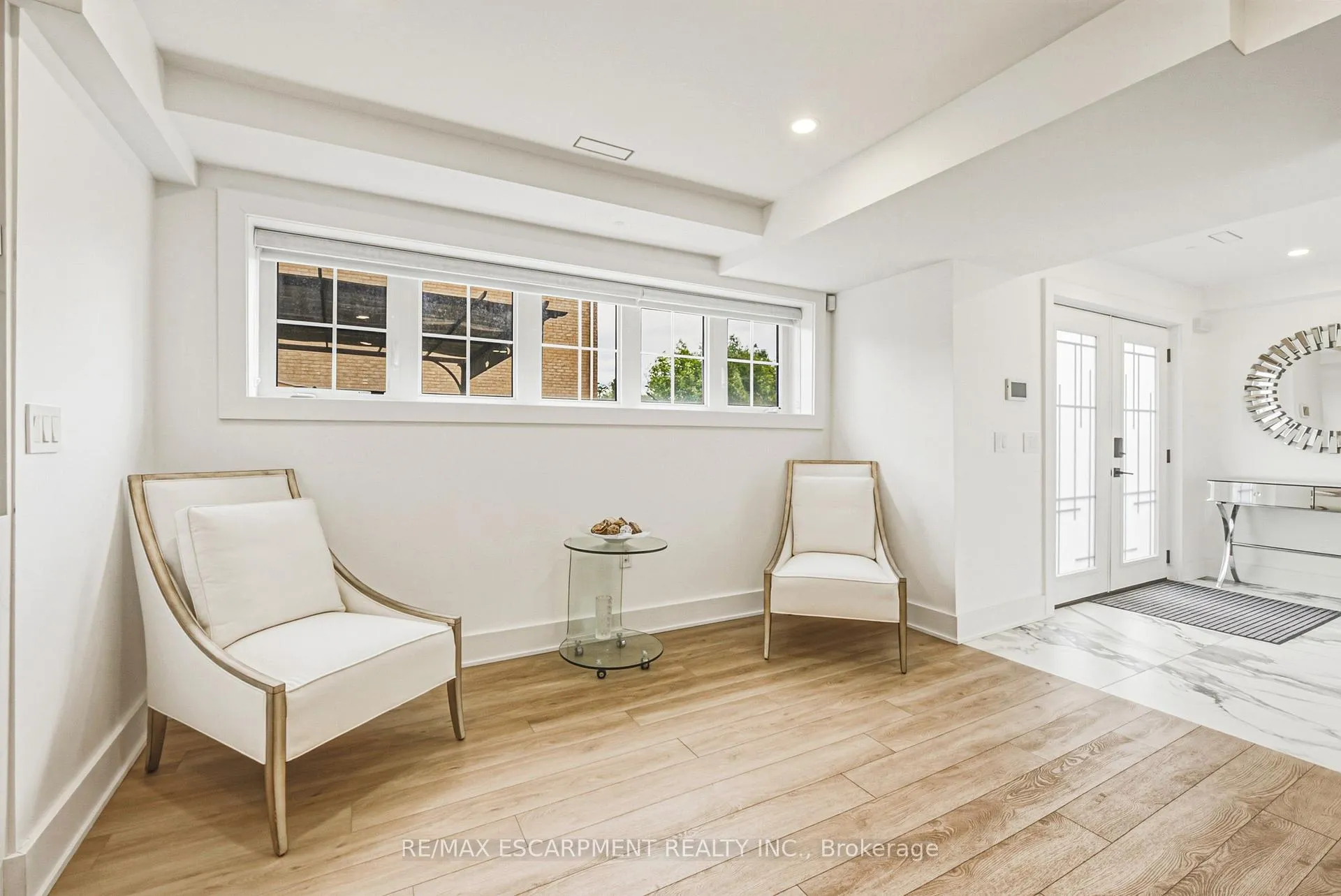 Photo 42 of 55 Robarts Drive, Hamilton, Meadowlands — HOMEH