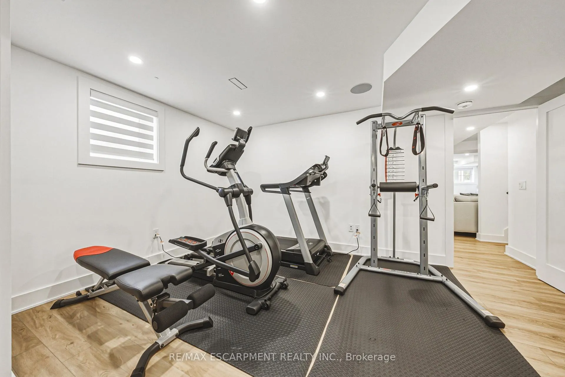 Photo 44 of 55 Robarts Drive, Hamilton, Meadowlands — HOMEH