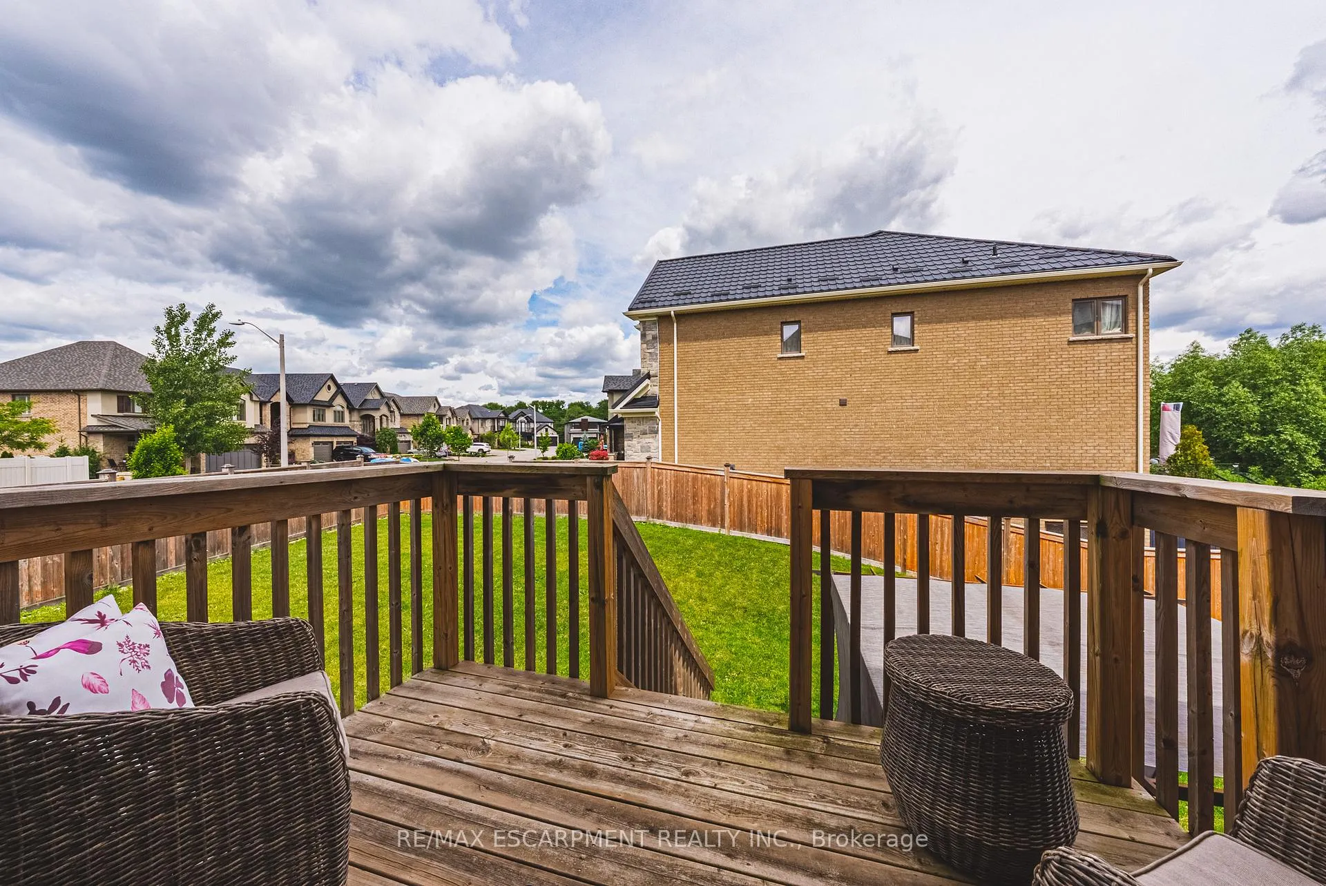 Photo 48 of 55 Robarts Drive, Hamilton, Meadowlands — HOMEH