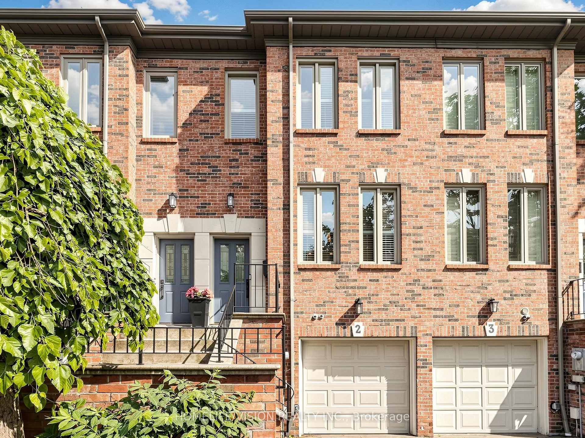 Photo 2 of Unit Th2, 175 Grand Avenue, Etobicoke, Stonegate-Queensway — HOMEH