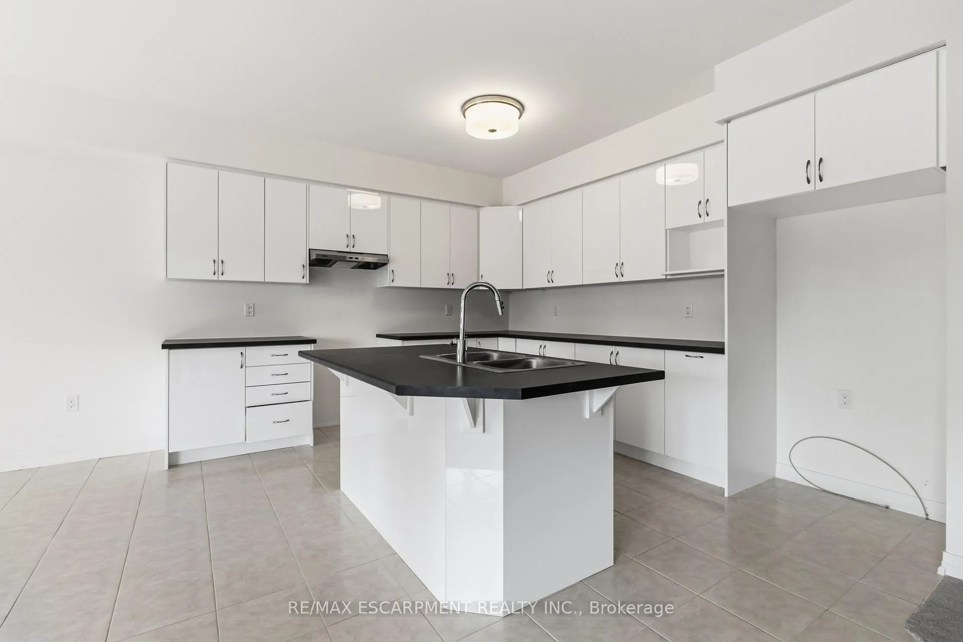 Photo 11 of 126 Hitchman Street, Brant, Paris — HOMEH