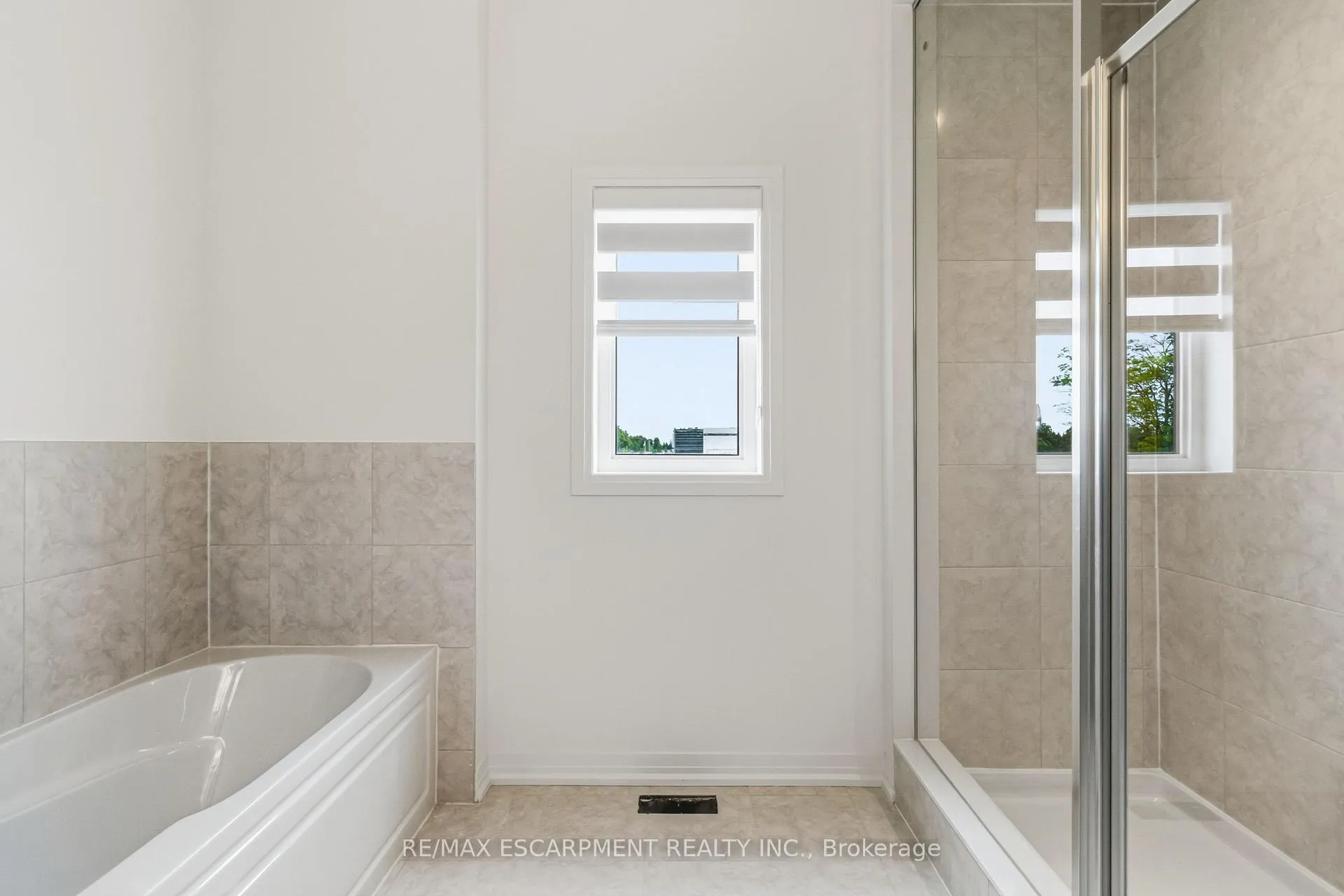 Photo 23 of 126 Hitchman Street, Brant, Paris — HOMEH
