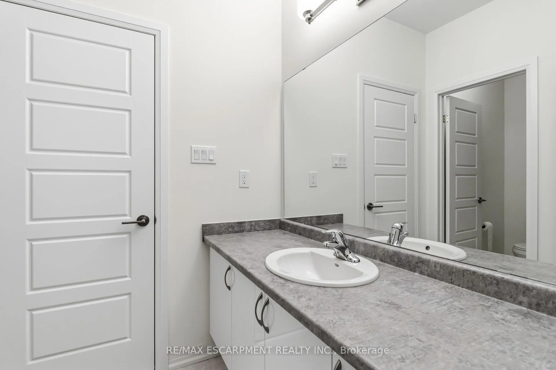 Photo 25 of 126 Hitchman Street, Brant, Paris — HOMEH