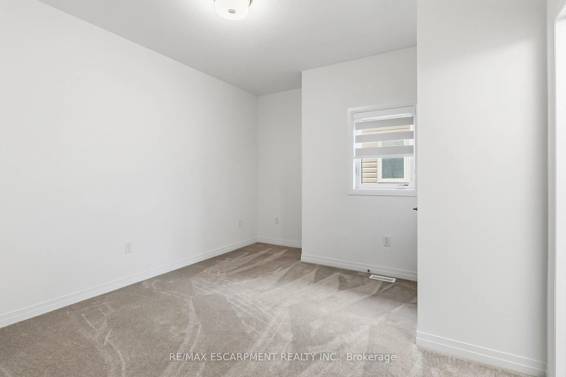 Photo 27 of 126 Hitchman Street, Brant, Paris — HOMEH