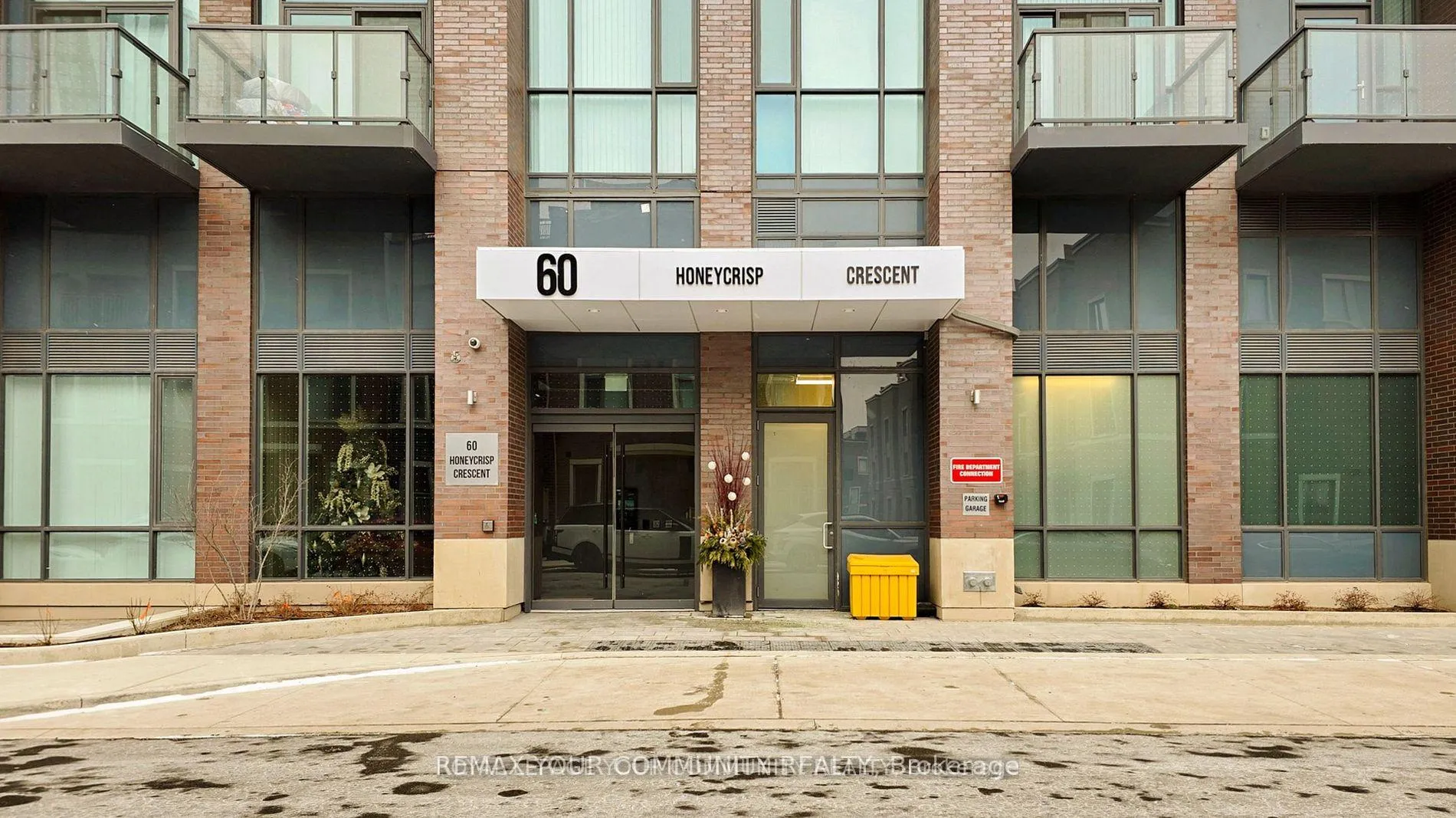 Photo 2 of Unit 1018, 60 Honeycrisp Crescent, Vaughan, Vaughan Corporate Centre — HOMEH